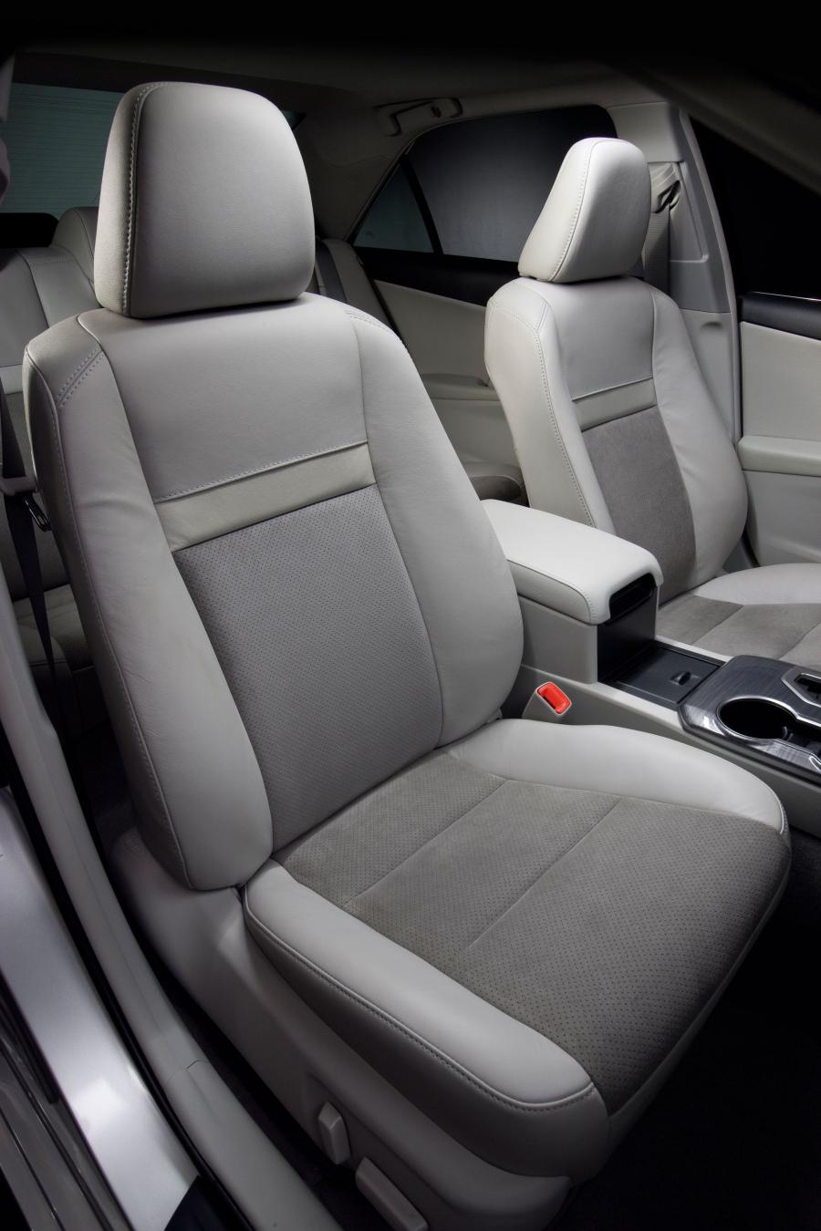  Toyota Camry Hybrid 2012 года  (фото 52 из 71)